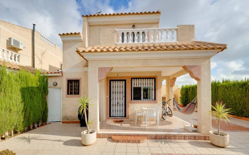 Chalet - Sale - San luis - Torrevieja