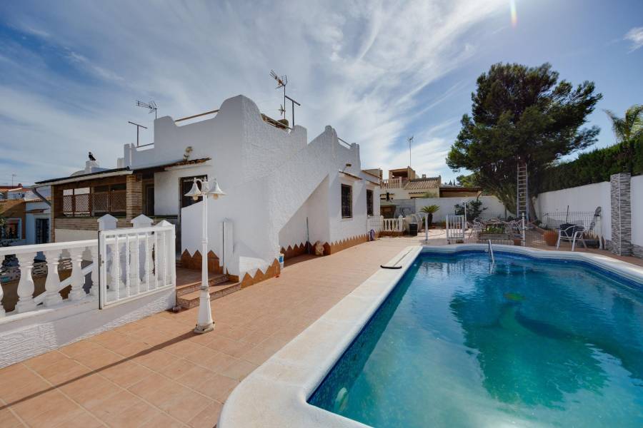 Venta - Chalet - Los balcones - Torrevieja