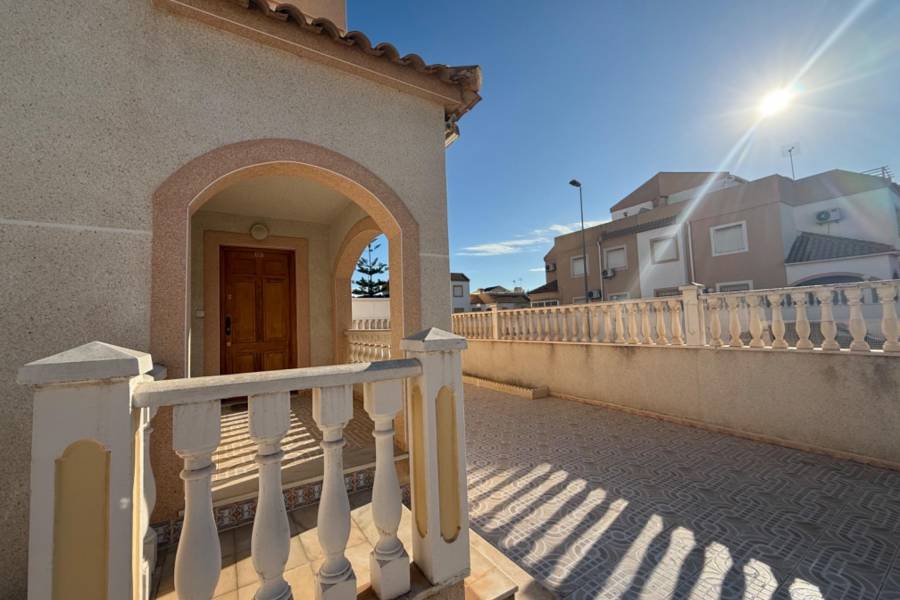 Sale - Terraced house - La Siesta - El Salado - Torreta - Torrevieja