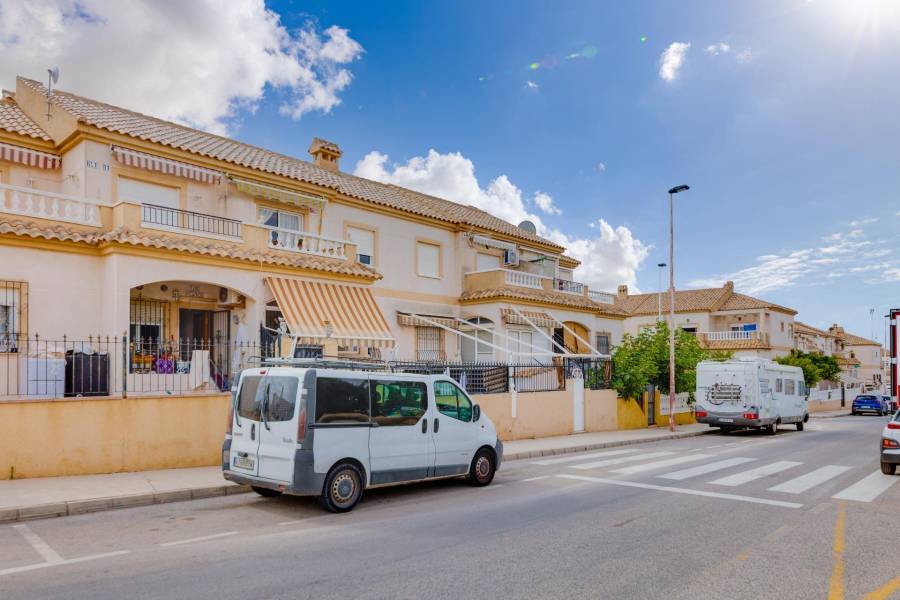 Sale - Bungalow Top Floor - Aguas nuevas 2 - Torrevieja