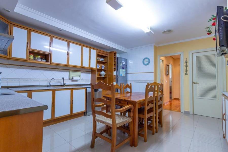 Sale - Flat - Avda. Teodomiro - Orihuela