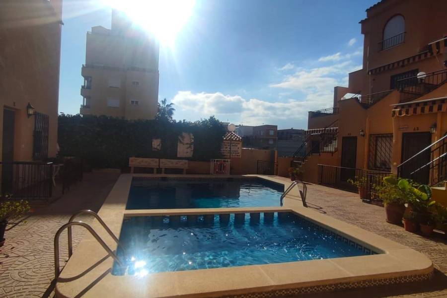 Sale - Bungalow Top Floor - Nueva Torrevieja - Torrevieja