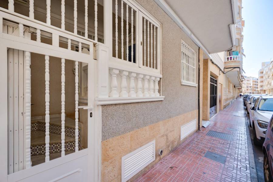 Sale - Ground floor apartment - Playa del cura - Torrevieja