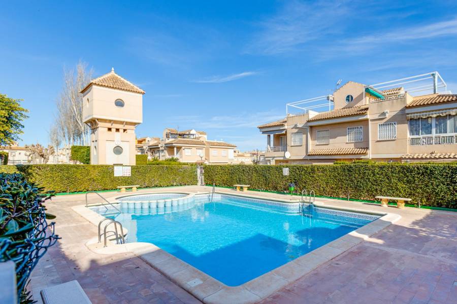 Venta - Bungalow Planta Alta - Aguas nuevas 1 - Torrevieja