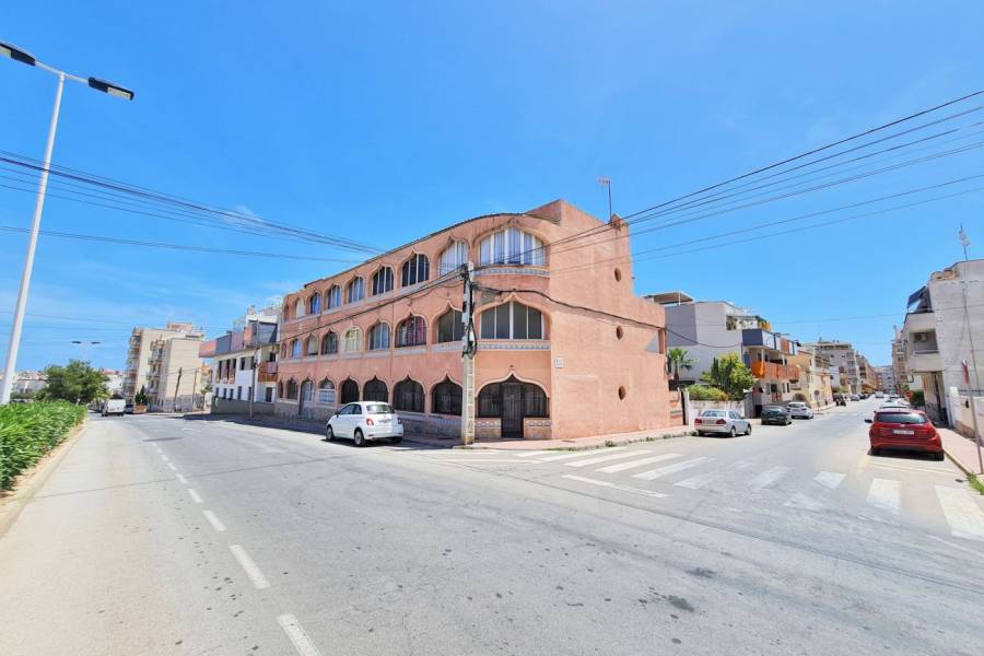 Sale - Ground floor apartment - Playa del cura - Torrevieja
