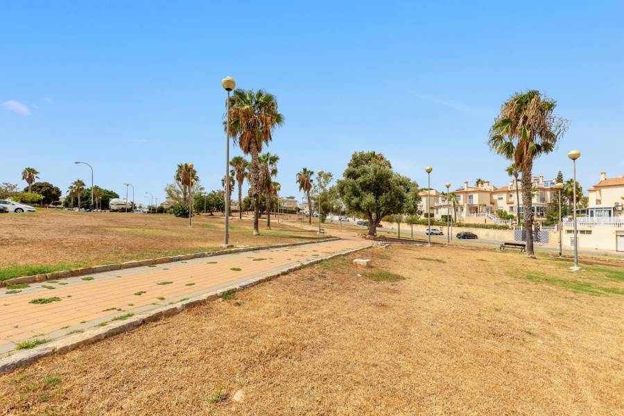 Venta - Adosado - Los altos - Torrevieja