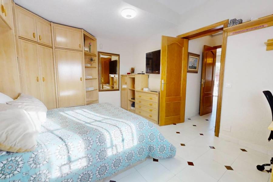 Sale - Villa - Lago jardin - Torrevieja