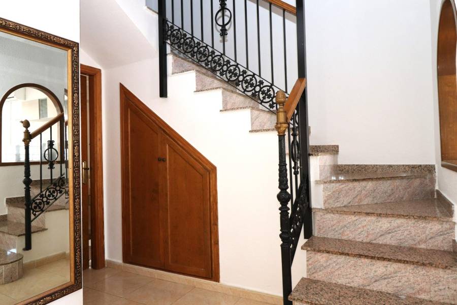 Sale - Terraced house - Aguas nuevas 1 - Torrevieja