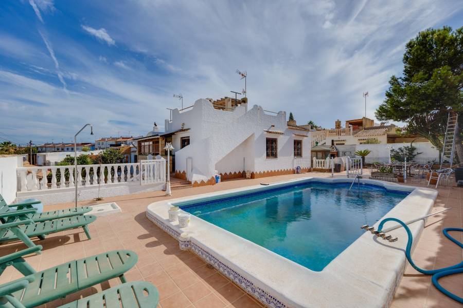 Venta - Chalet - Los balcones - Torrevieja