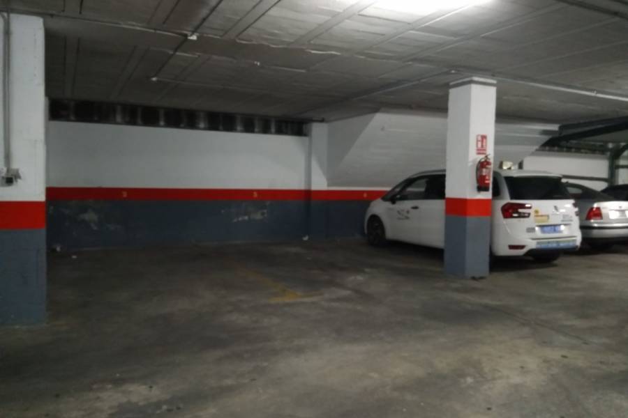Sale - Garage - Centro - Torrevieja