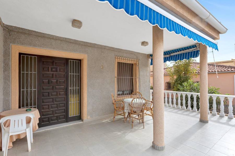 Venta - Chalet - Nueva Torrevieja - Torrevieja