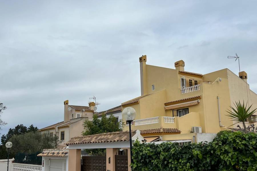 Venta - Chalet - Aguas Nuevas - Torrevieja