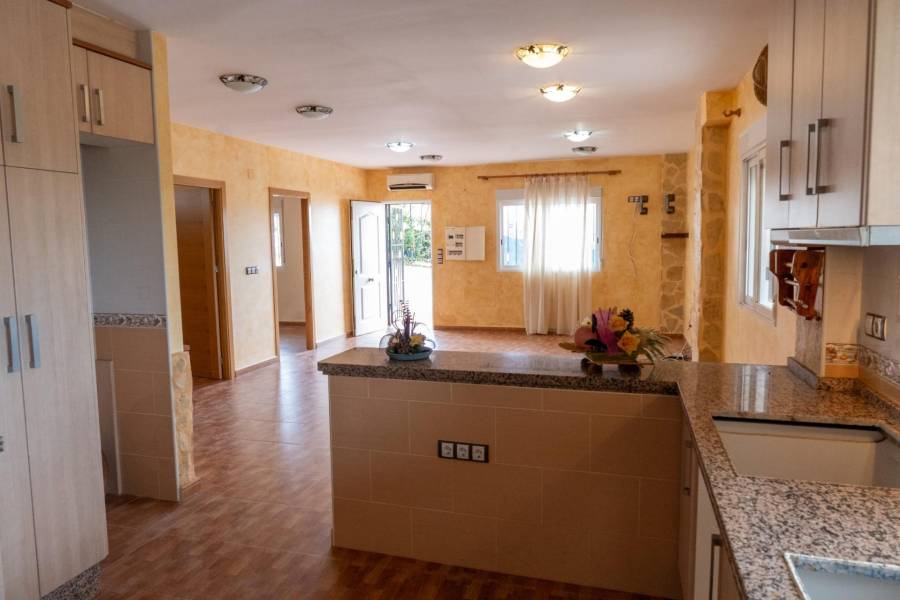 Venta - Casa con terreno - Arneva - Orihuela