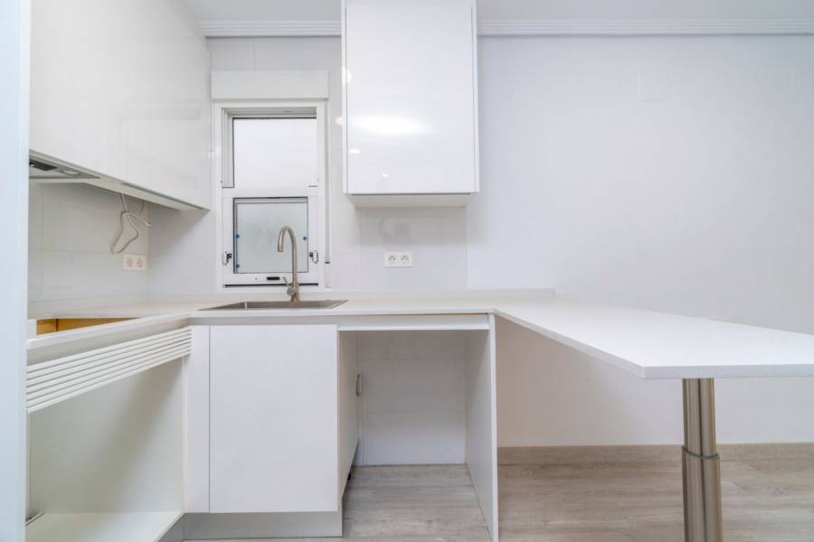 Sale - Apartment - Playa de los locos - Torrevieja