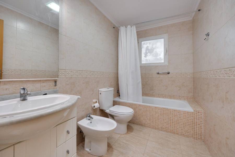 Sale - Apartment - Playa de los locos - Torrevieja