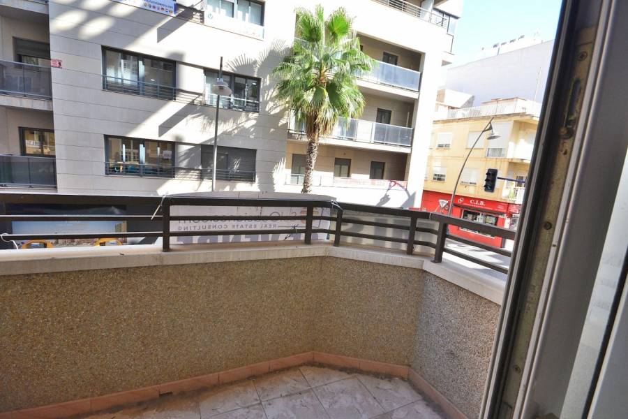 Sale - Business Premise - Centro - Torrevieja