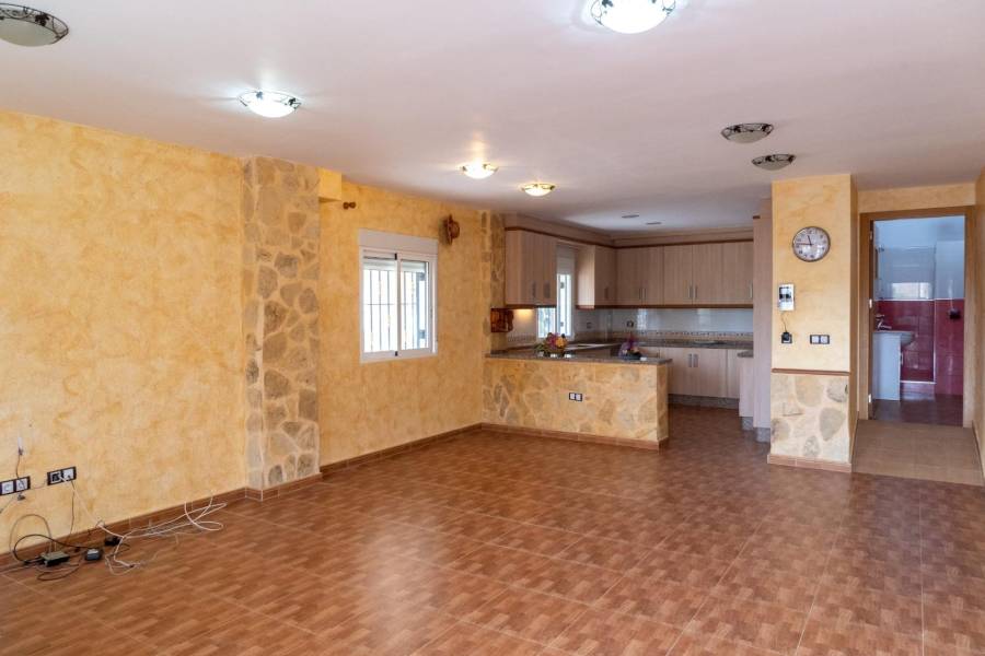 Sale - House with land - Arneva - Orihuela