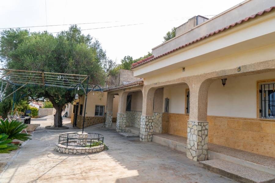 Venta - Casa con terreno - Arneva - Orihuela