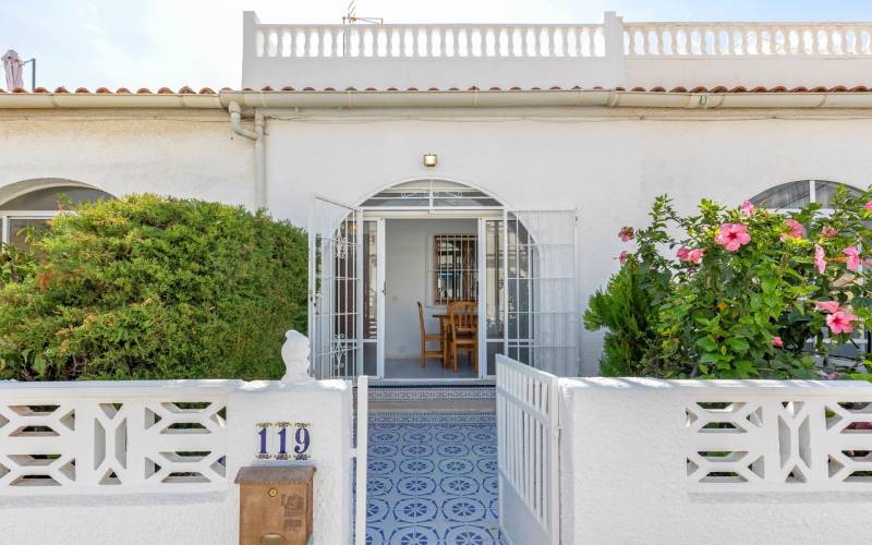 Bungalow - Sale - San luis - Torrevieja