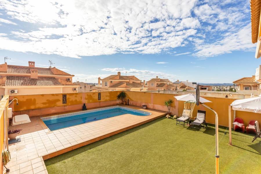 Sale - Semi-detached house - Aguas Nuevas - Torrevieja