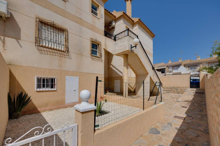 Vente - Bungalow Étage Haut - Aguas nuevas 1 - Torrevieja