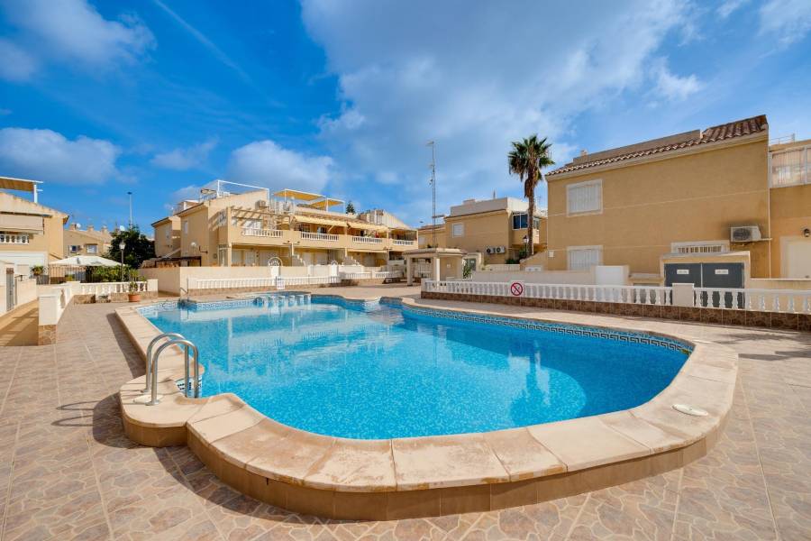 Venta - Bungalow Planta Baja - Aguas nuevas 2 - Torrevieja