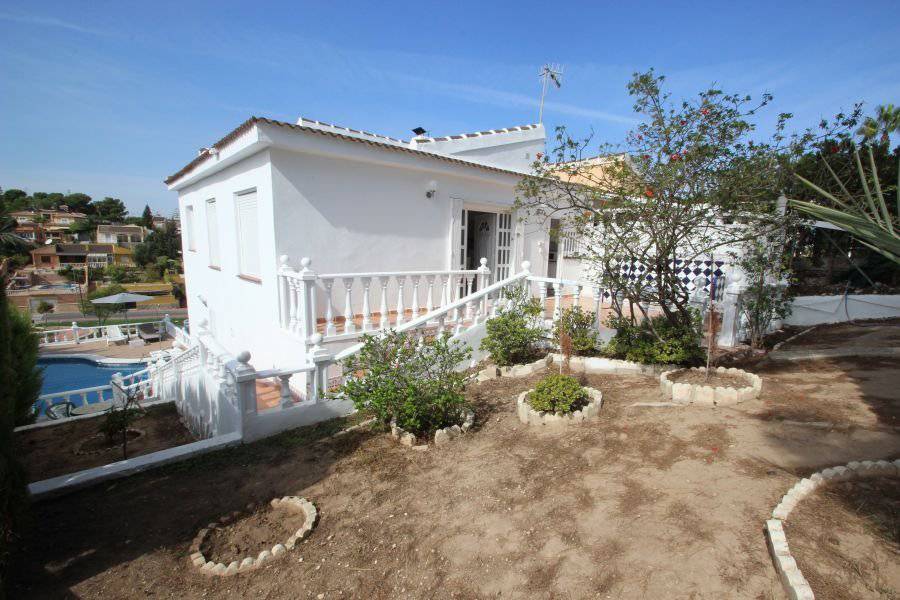 House with land - Sale - Los balcones - Torrevieja