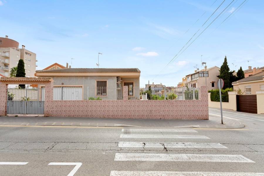 Venta - Chalet - Nueva Torrevieja - Torrevieja