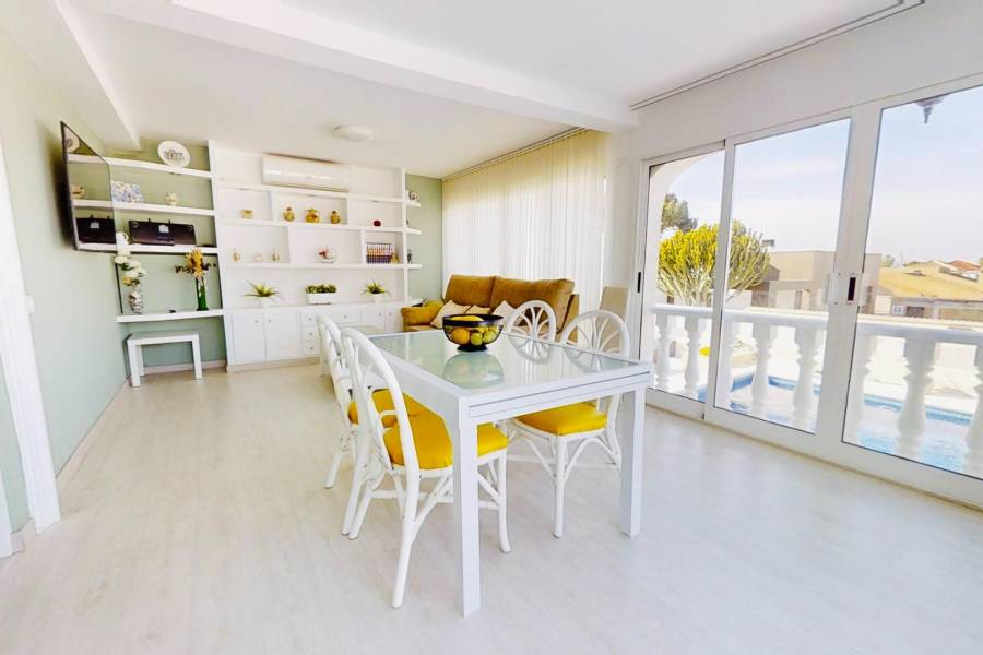 Venta - Villa - Lago jardin - Torrevieja