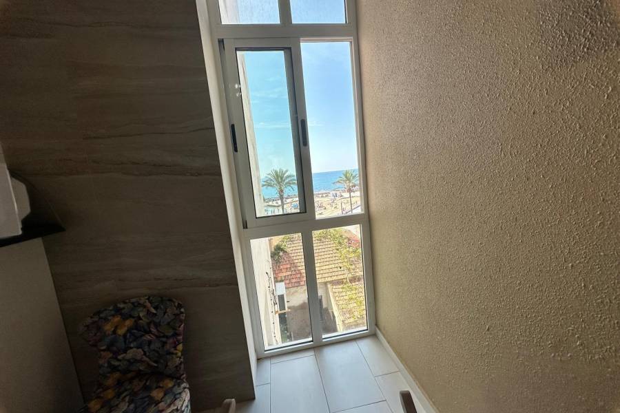 Sale - Apartment - Paseo maritimo - Torrevieja