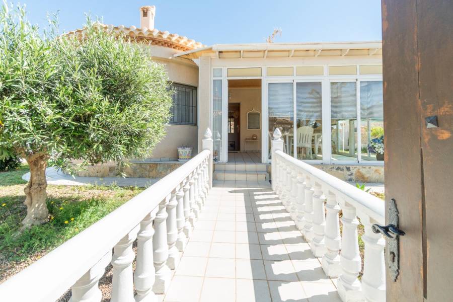 Venta - Chalet - Playa Flamenca - Orihuela Costa