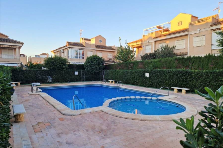 Sale - Bungalow Top Floor - Aguas nuevas 1 - Torrevieja