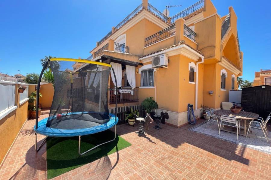 Sale - Terraced house - Sector 25 - Torrevieja