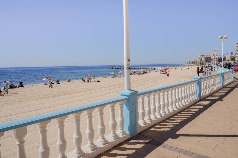 Venta - Apartamento - Playa de los locos - Torrevieja