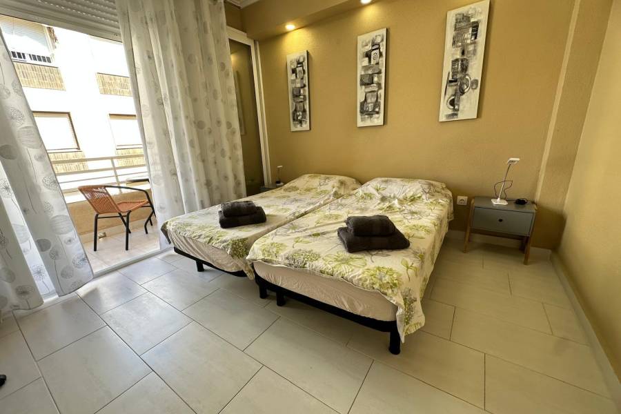 Sale - Apartment - Paseo maritimo - Torrevieja