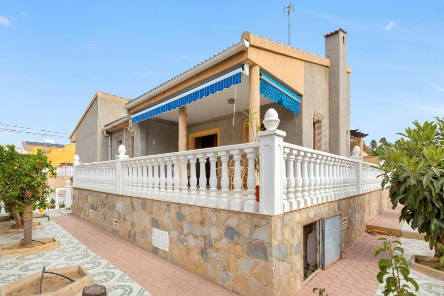 Venta - Chalet - Nueva Torrevieja - Torrevieja