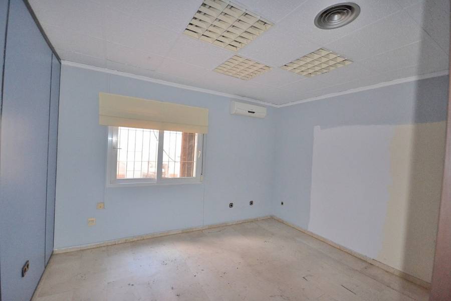 Sale - Business Premise - Centro - Torrevieja