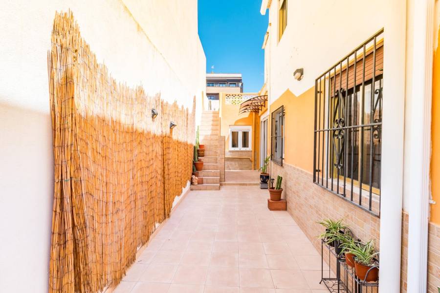 Sale - House - Centro - Torrevieja