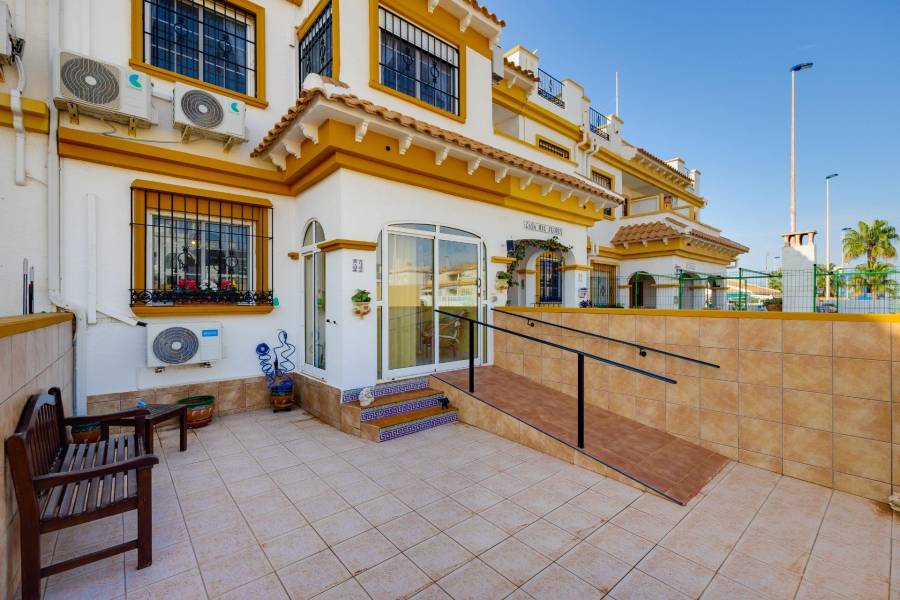 Terraced house - Sale - Aguas nuevas 2 - Torrevieja