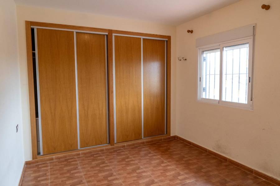 Sale - House with land - Arneva - Orihuela