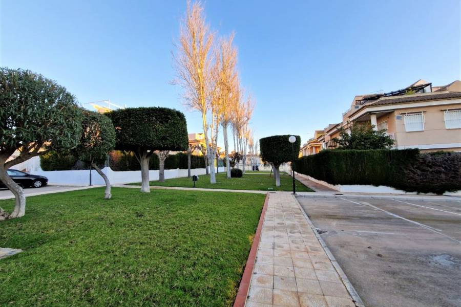 Sale - Bungalow Top Floor - Aguas nuevas 1 - Torrevieja