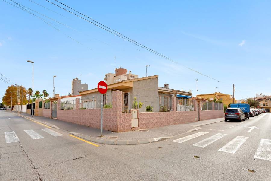 Venta - Chalet - Nueva Torrevieja - Torrevieja