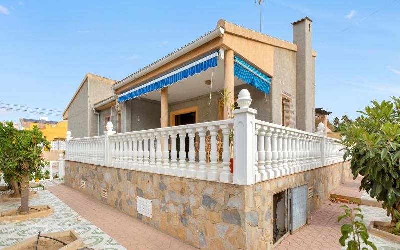 Chalet - Venta - Nueva Torrevieja - Torrevieja