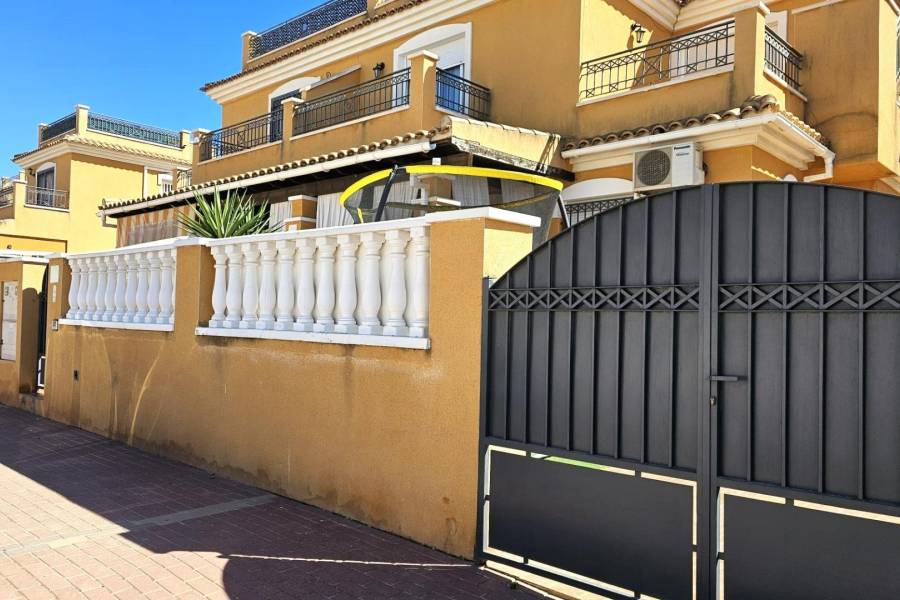 Sale - Terraced house - Sector 25 - Torrevieja