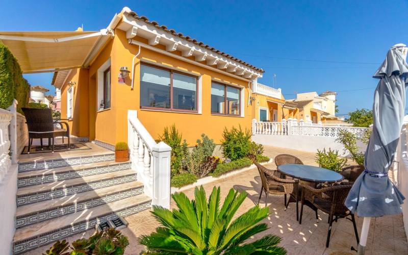 Chalet - Venta - Punta Prima - Orihuela Costa