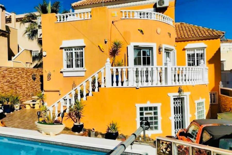 Sale - Single family house - Villamartin - Orihuela Costa