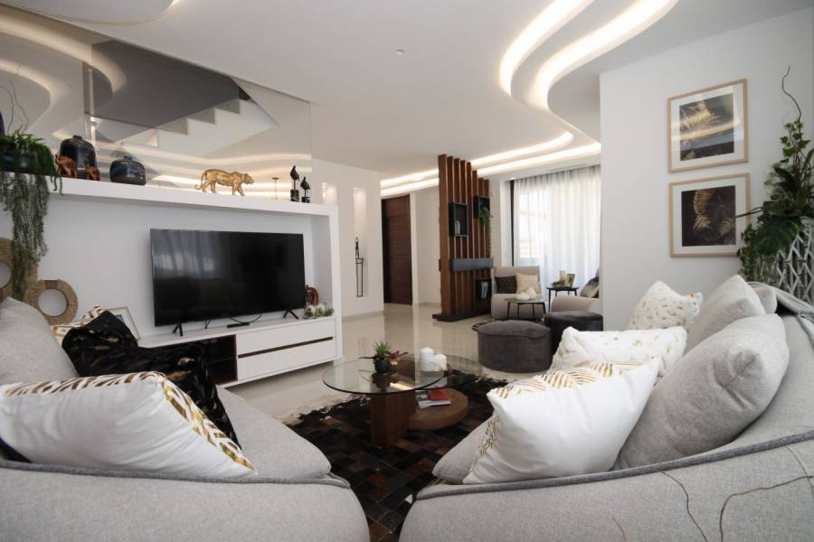 Sale - Villa - El chaparral - Torrevieja