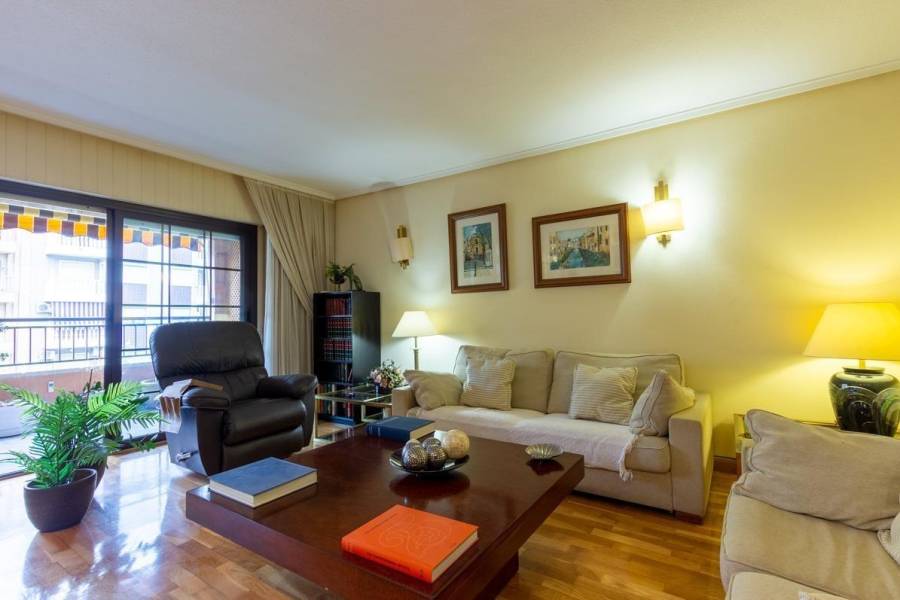 Sale - Flat - Avda. Teodomiro - Orihuela