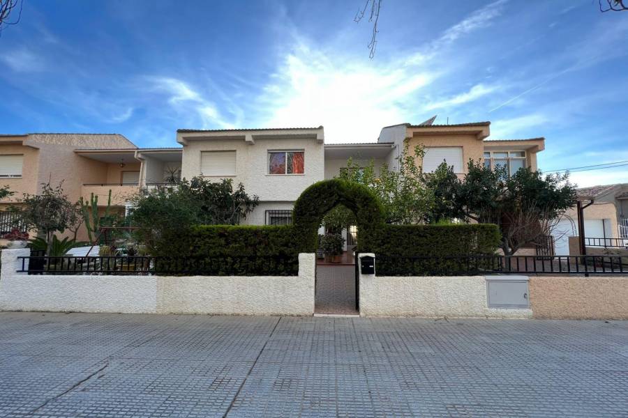 Venta o Alquiler - Dúplex - ZONA CENTRICA - CORVERA