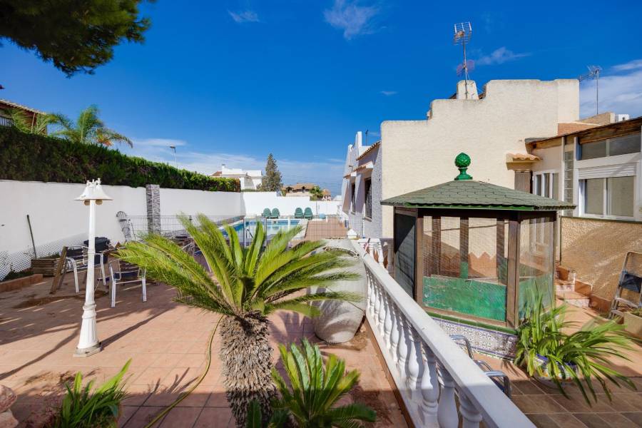 Venta - Chalet - Los balcones - Torrevieja